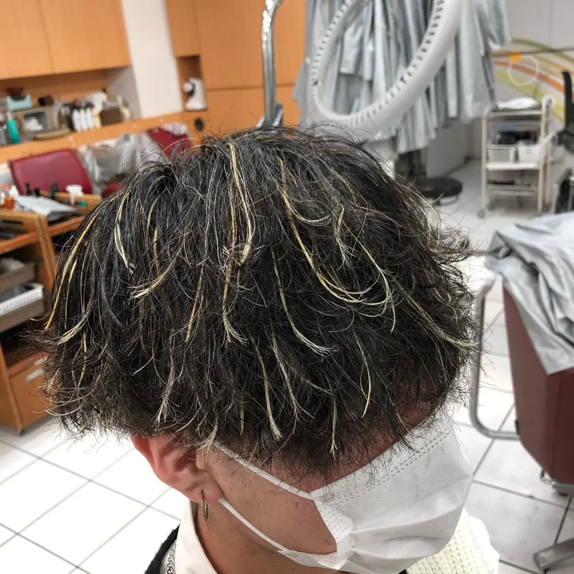メンズ メンズブリーチ メンズハイライト 海外デザイン好きな方 滝沢錬平のヘアスタイル