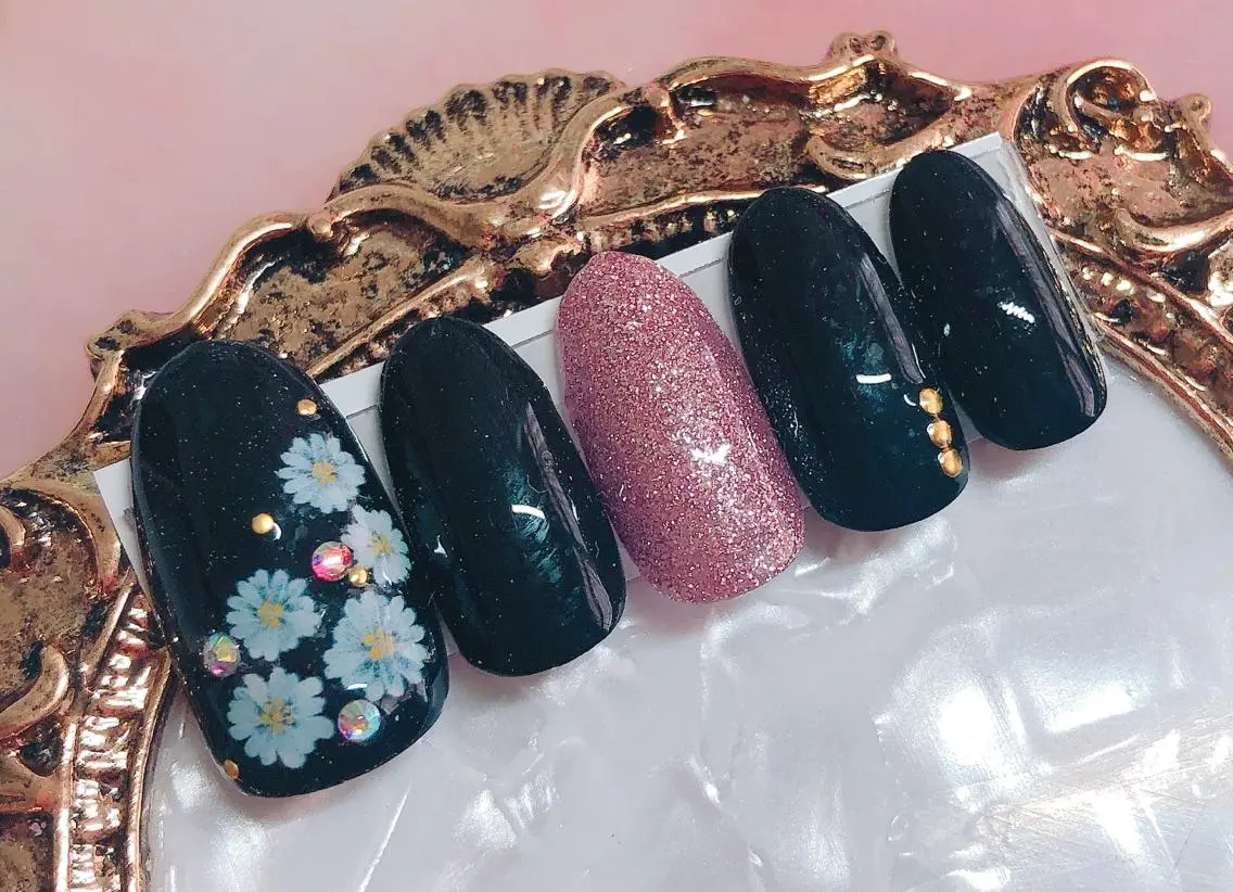 ネイル ハンドネイル CROWN プライベートサロンのネイルデザイン