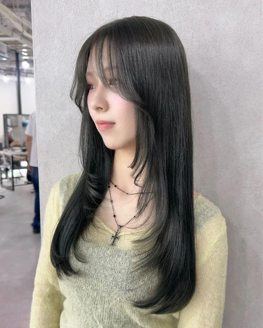 ロング カラー アッシュ アッシュブラウン ベージュカラー 黒髪 ブリーチ カット ヘアカラー トリートメント 赤み無し柔らかカラー 【梅田】madokaのヘアスタイル