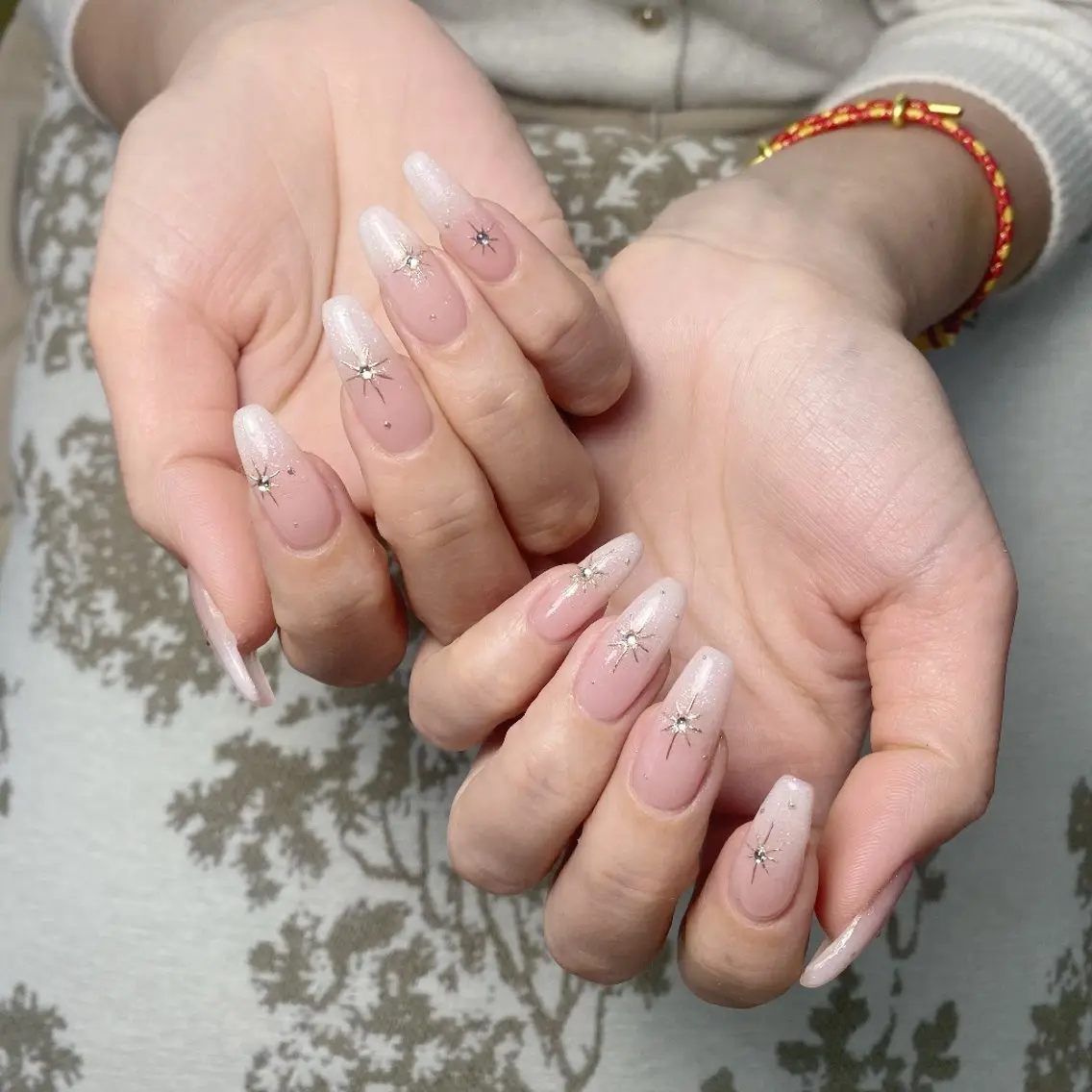 ネイル チークネイル フレンチネイル ジェルネイル ガラスフレンチ キラキラネイル ハンドネイル UM Nail Salonのネイルデザイン