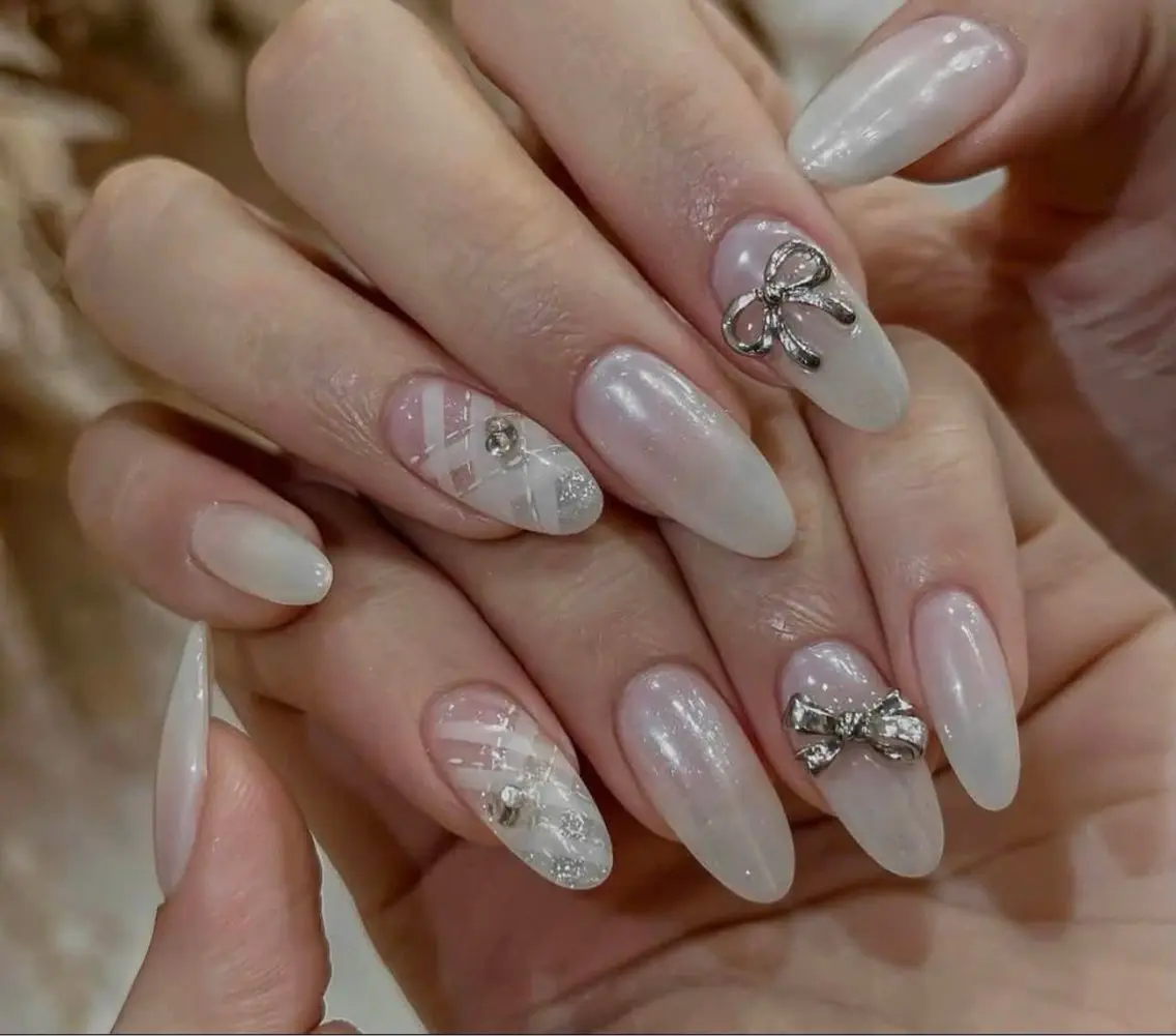 ネイル フラッシュネイル フレンチネイル グラデーション キラキラネイル 韓国ネイル ハンドネイル Hy nailsのネイルデザイン
