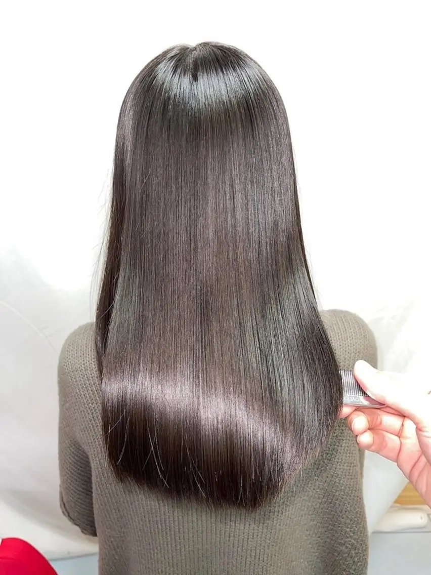 美女がやってる月1メンテ🧴うる艶🪞✨髪質改善トリートメントの写真