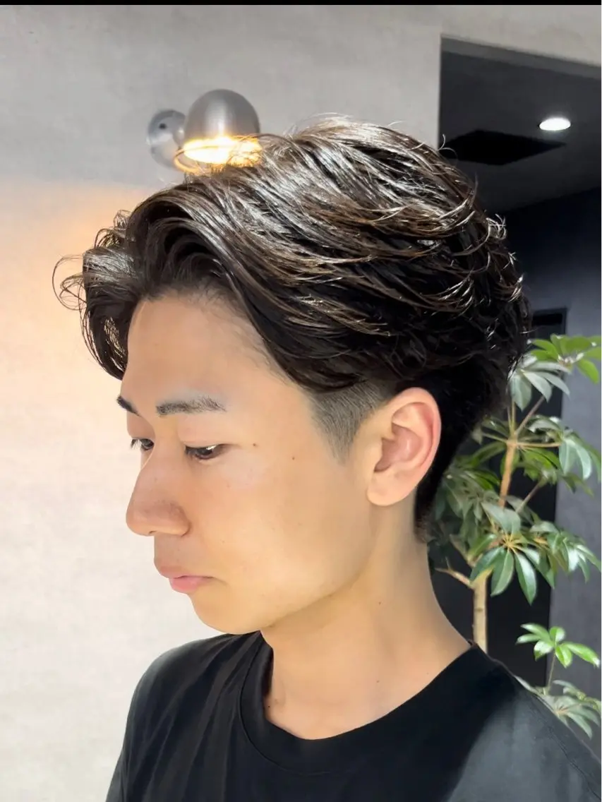 ショート カラー パーマ メンズ センターパート マッシュ メンズパーマ ツーブロック 刈り上げ センターパート マスターかずまのヘアスタイル