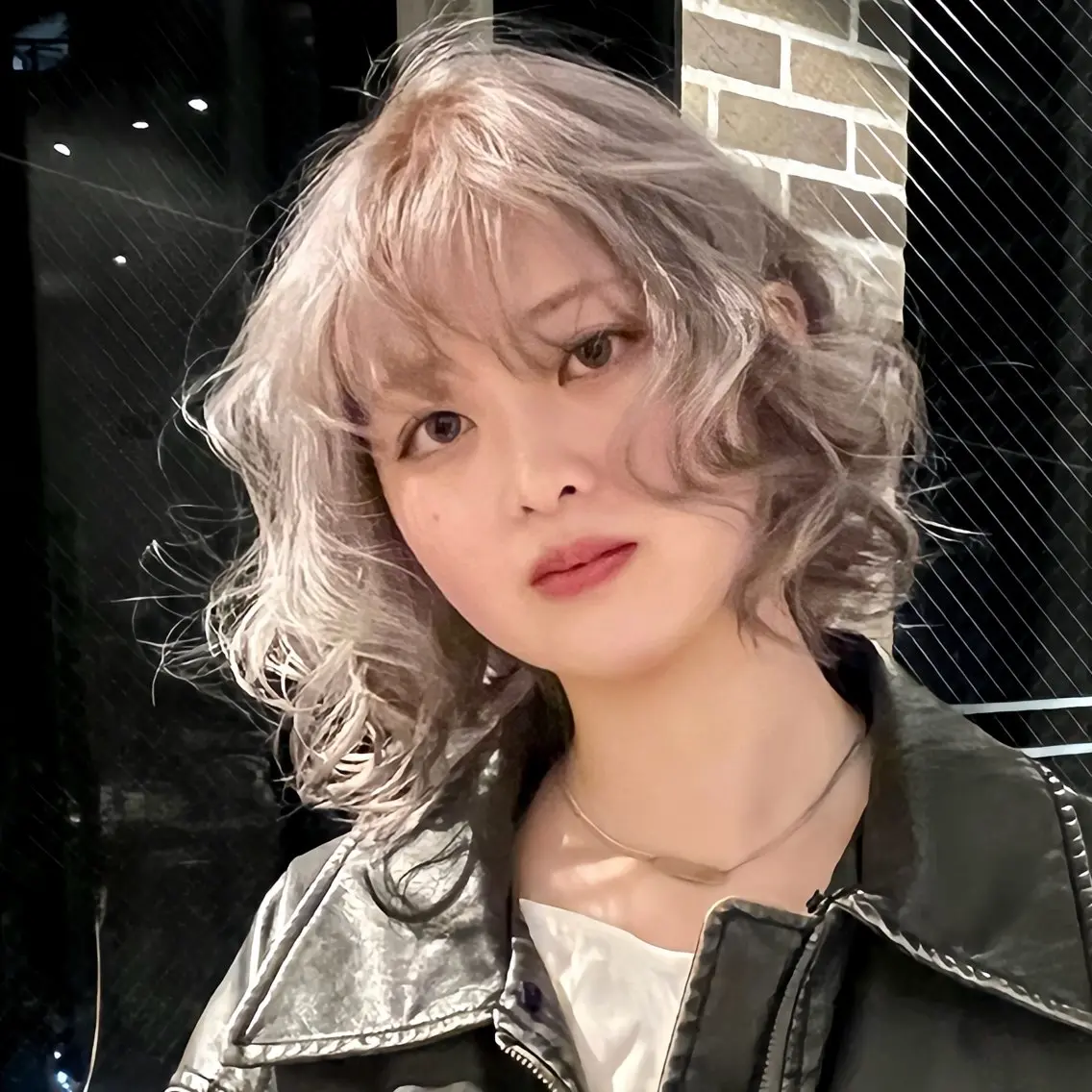 カラー ヘアカラー ウルフ/レイヤー/ ブリーチカラーのヘアスタイル