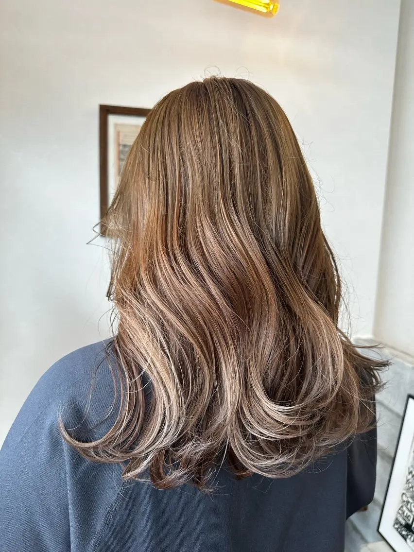 ロング カラー ベージュカラー 岩村 夏姫のヘアスタイル