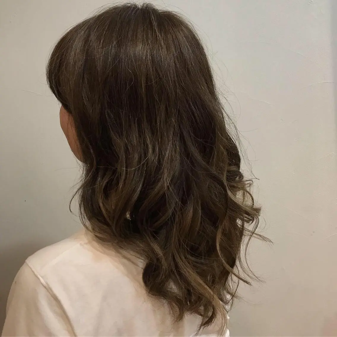 セミロング カラー ハイライトカラー ハイライト カット ヘアカラー 福井 稜平のヘアスタイル