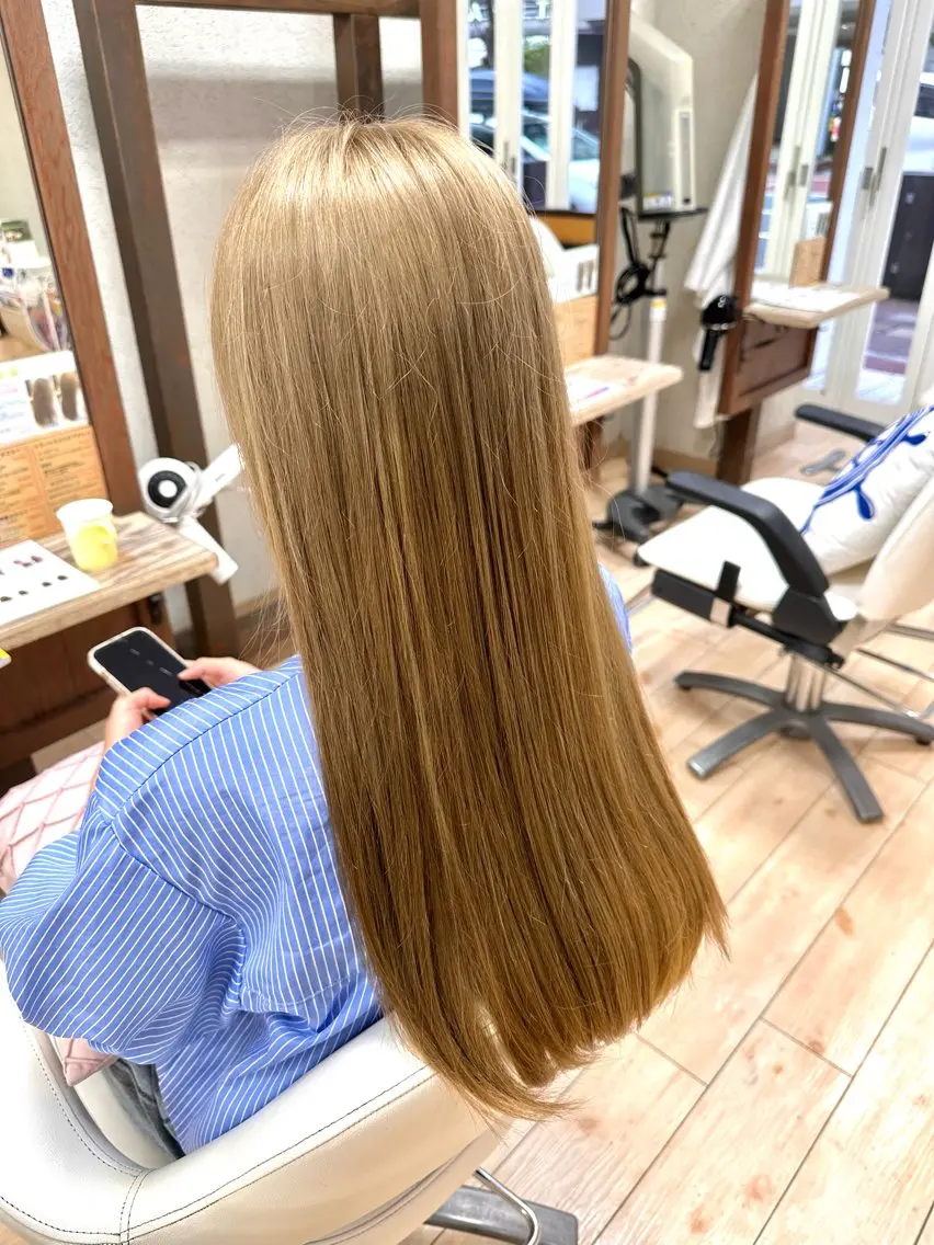 ロング カラー ベージュカラー ブリーチ ヘアカラー 阿部 美咲のヘアスタイル