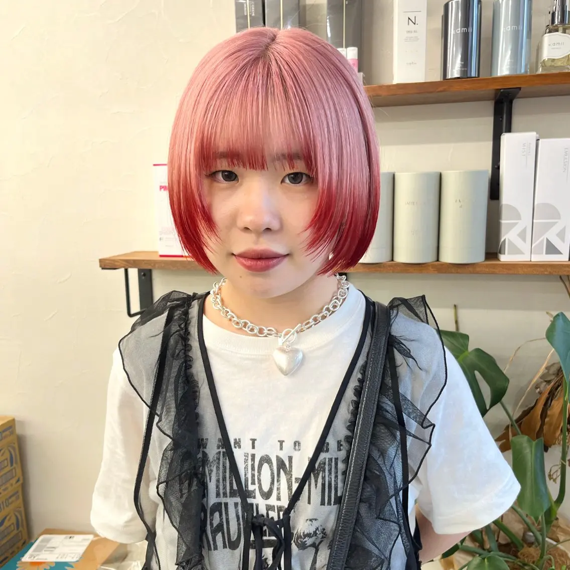 ショート カラー ブリーチ デザインカラー ブリーチなしカラー ボブ レイヤーカット カット ヘアカラー トリートメント 初めてのショート お任せください✂️のヘアスタイル