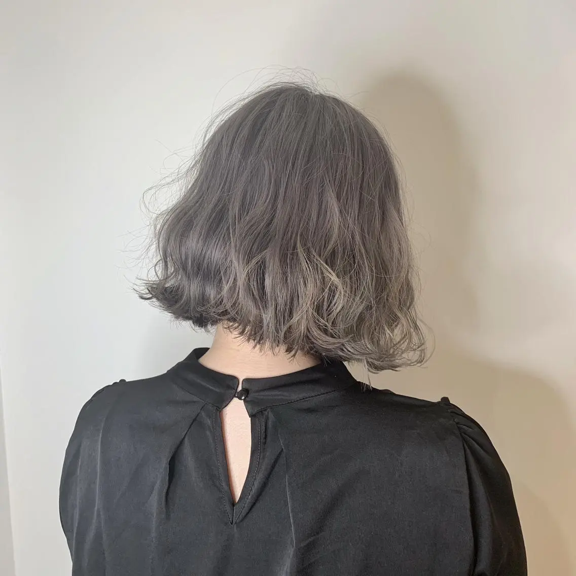 ミディアム カラー ピンクカラー シルバー マツオカ マコのヘアスタイル