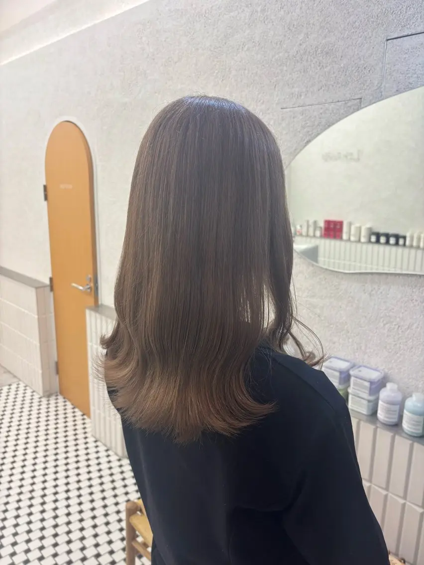 セミロング ヘアカラー まろやかベージュ🤎 艶カラー🔔リンのヘアスタイル