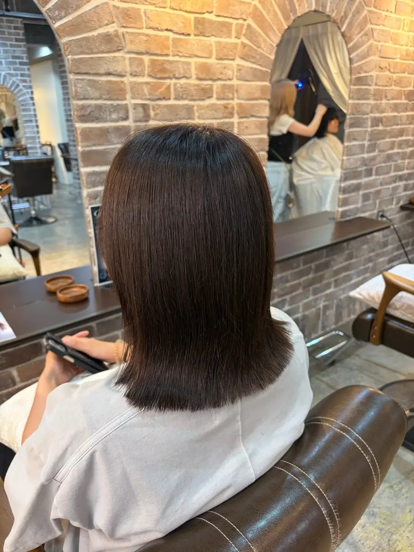 ミディアム カラー アッシュ カット ヘアカラー トリートメント 縮毛矯正/暖色系 /徳田真緒のヘアスタイル