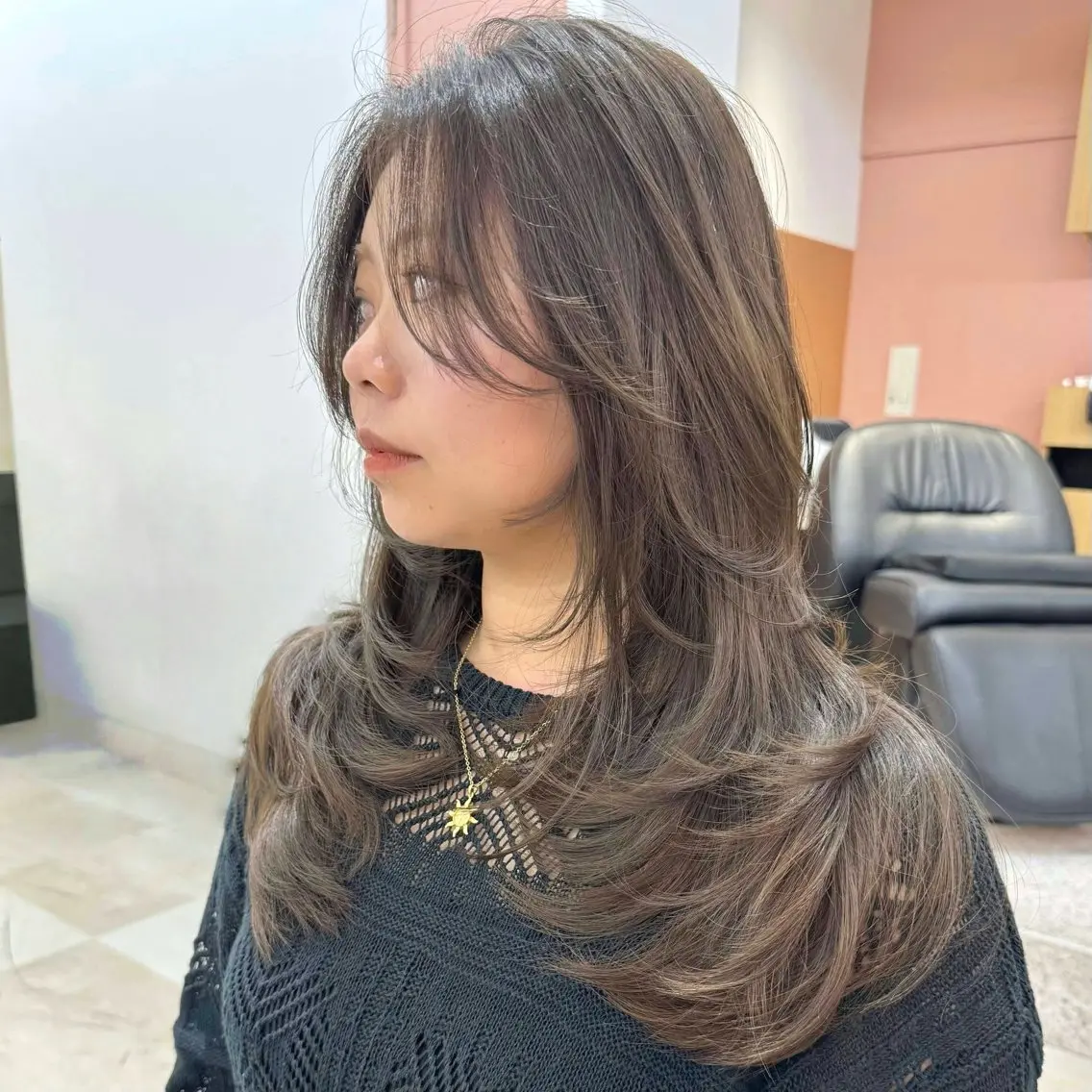セミロング カラー 透明感カラー 顔まわりレイヤー 顔周りカット レイヤーカット 🫧レイヤーカット/ 韓国ヘア🫧辻優也のヘアスタイル