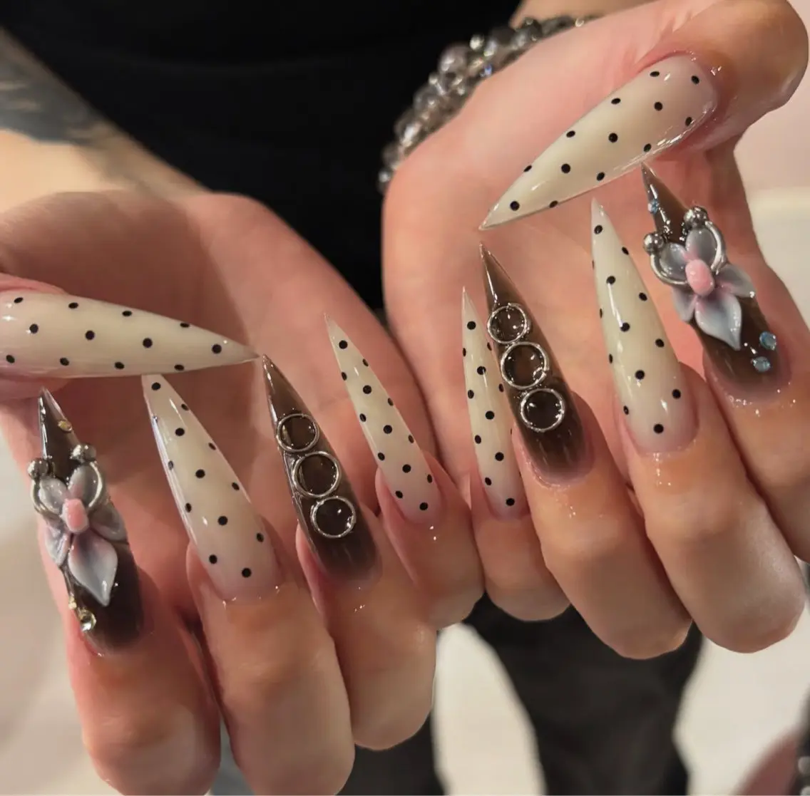 ネイル フレンチネイル ジェルネイル マグネットネイル 持ち込み ニュアンスネイル ハンドネイル Nami nailのネイルデザイン