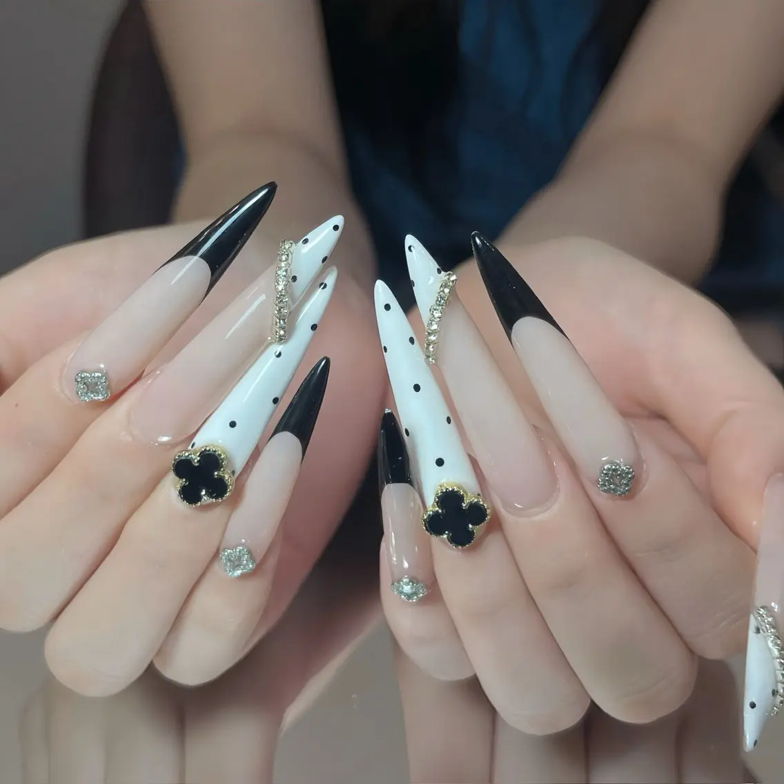 ネイル オーロラネイル 長さ出し フラッシュネイル フレンチネイル ジェルネイル ハンドネイル Amee Nail Salonのネイルデザイン