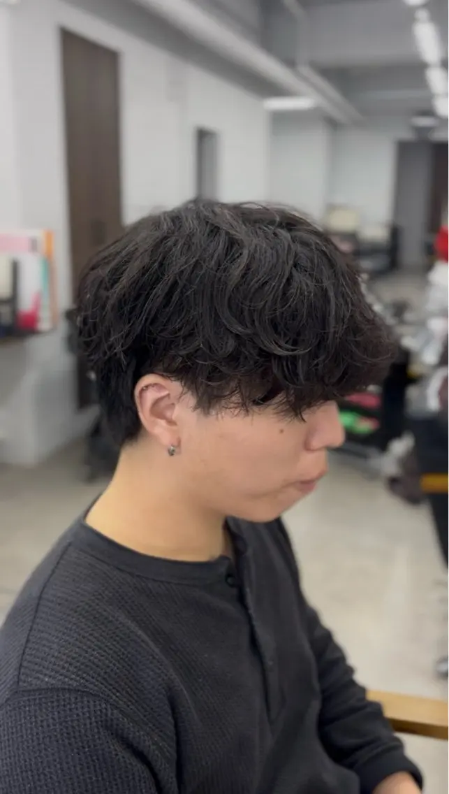 パーマ メンズ センターパート フェザーパーマ メンズパーマ ニュアンスパーマ カット パーマ mihoko/ ニュアンスパーマのヘアスタイル