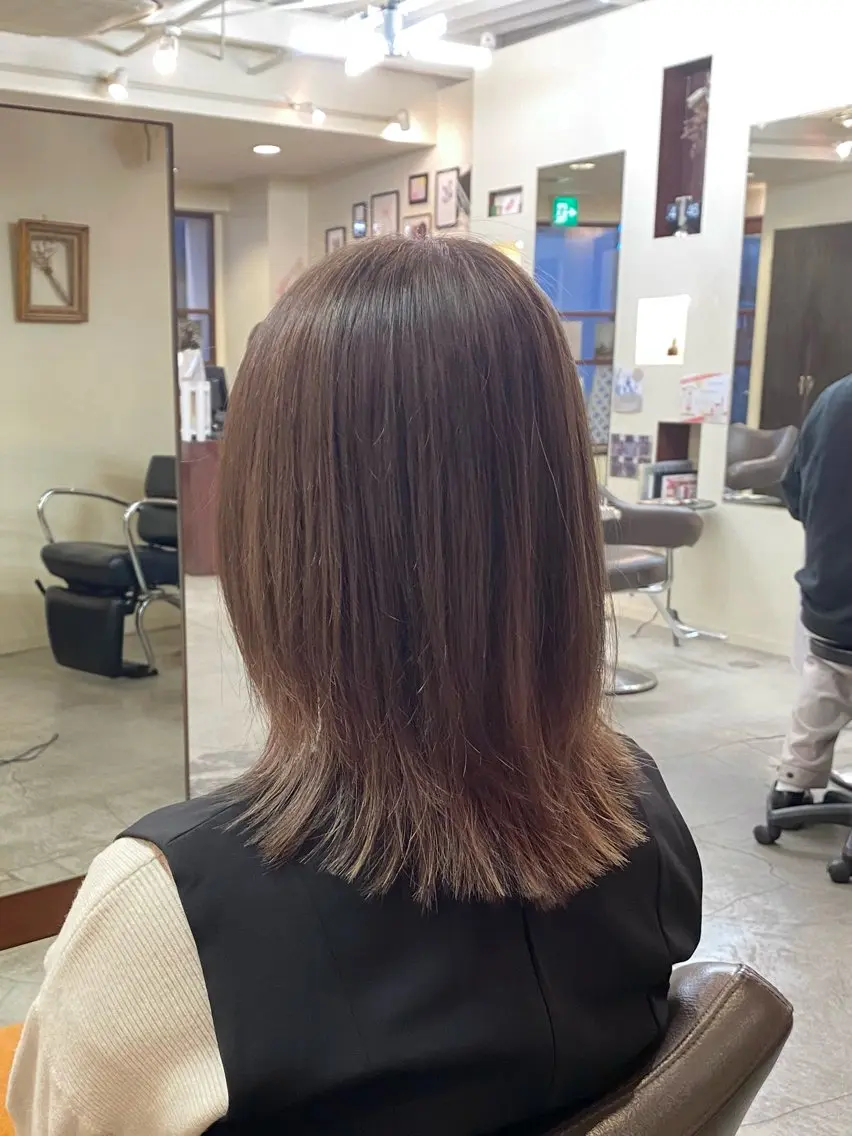 ミディアム カラー ベージュカラー ブリーチ ミルクティーベージュ くびれヘア くびれレイヤー ウチダ ユウヤのヘアスタイル