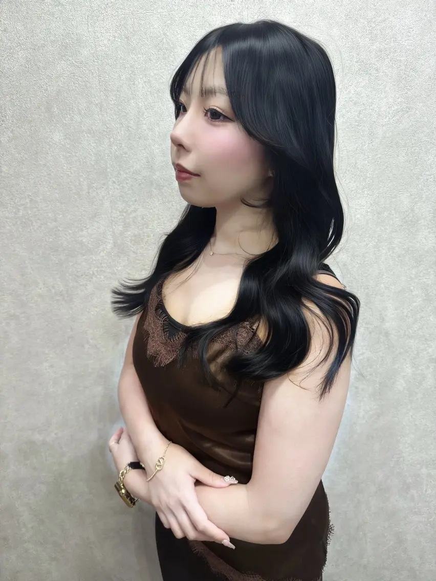 ロング カラー 黒髪 ブルーカラー ブルーブラック レイヤーカット AIRI layer cut hairのヘアスタイル