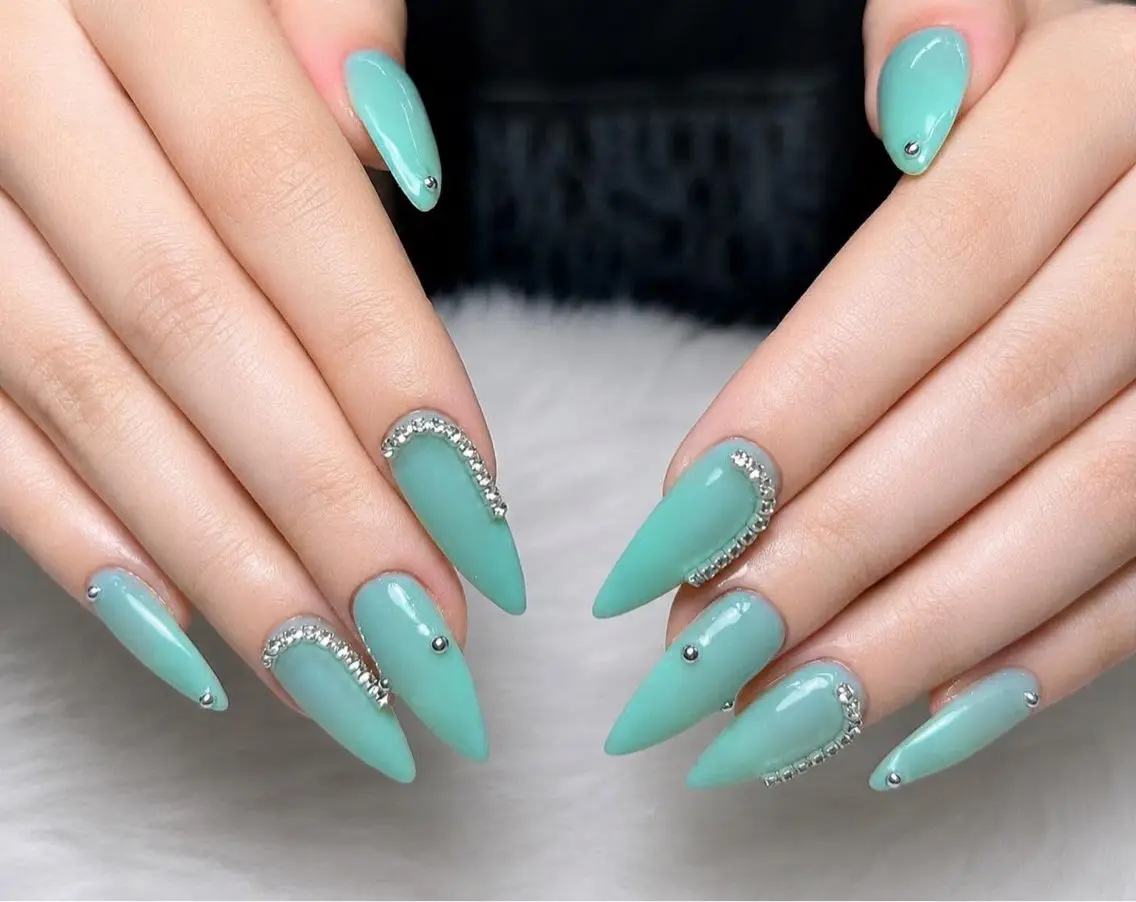 ネイル AURA NAIL 上前津のネイルデザイン