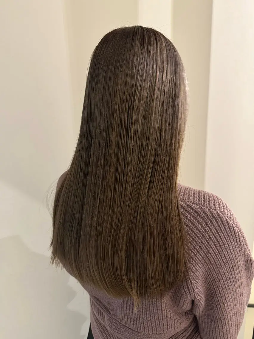 ロング カラー ベージュカラー オリーブベージュ 内沼 恵留菜のヘアスタイル