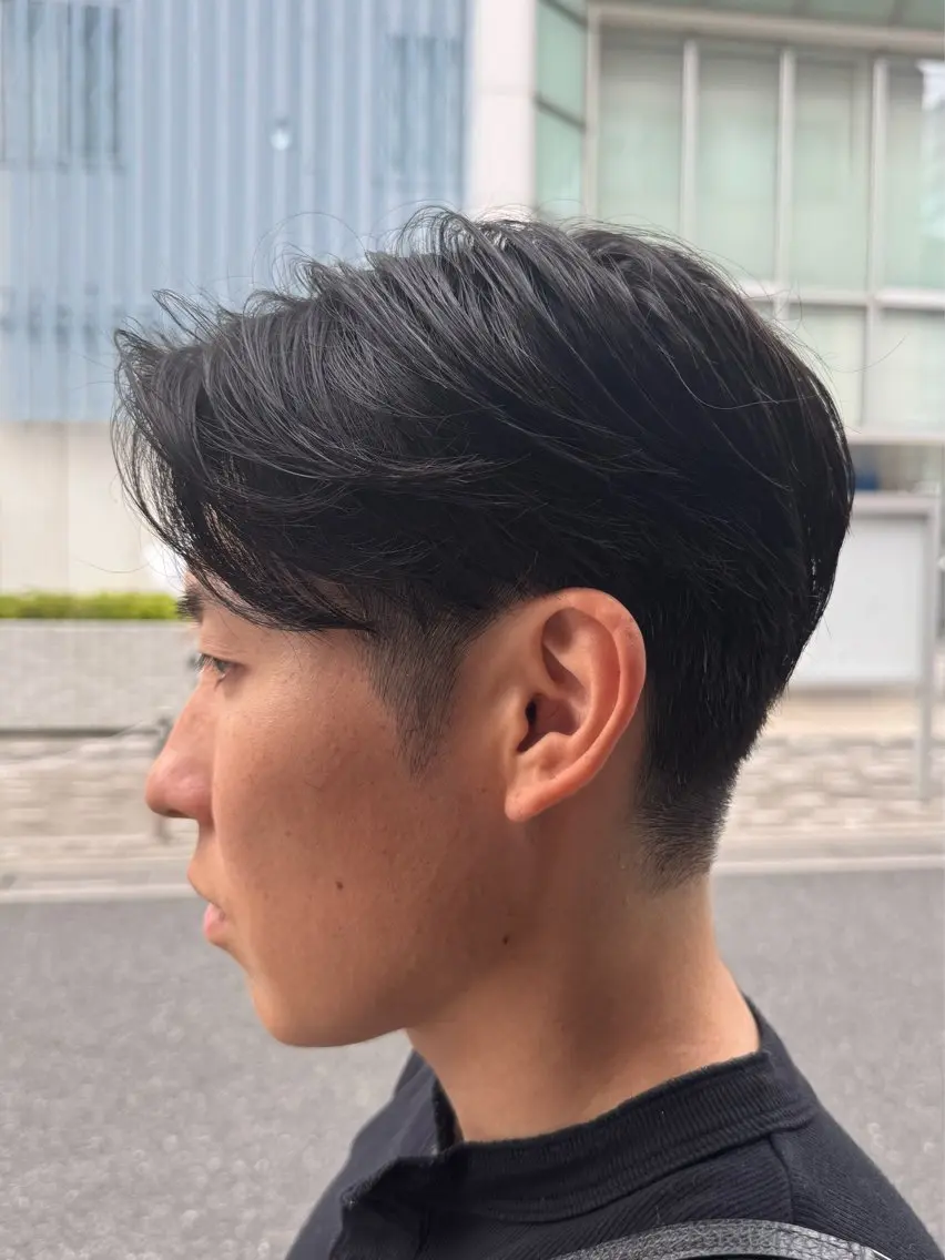 ショート メンズ センターパート 刈り上げ カット 藤田 明輝のヘアスタイル