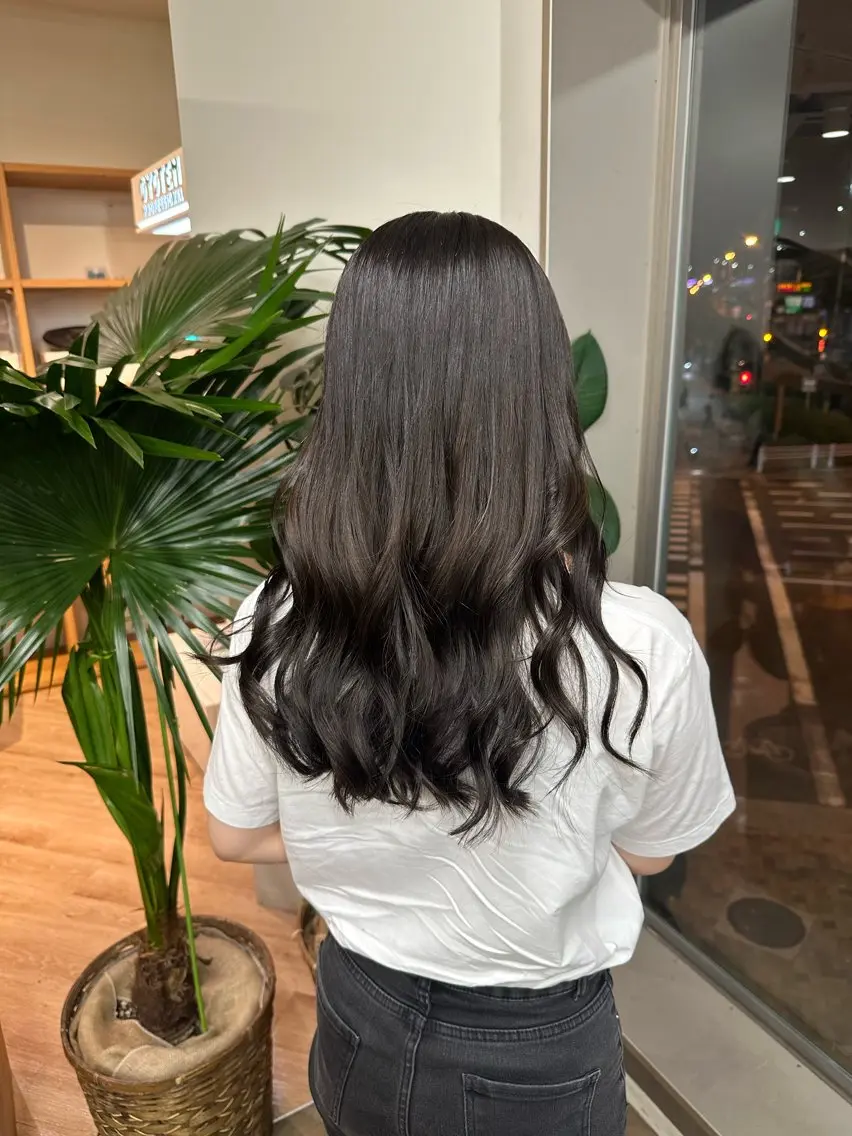 ロング カラー グレージュ オリーブグレージュ オリーブグレー 岡山 紗里奈のヘアスタイル