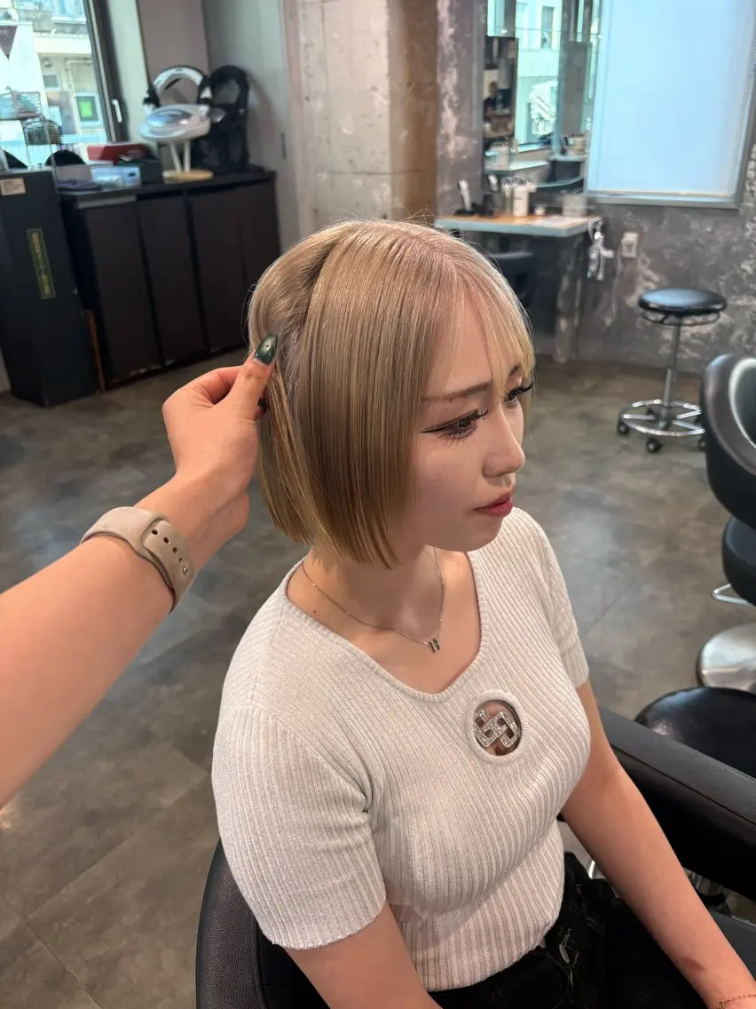 ショート カラー ヘアカラー ハイトーン 横浜💞ミオのヘアスタイル