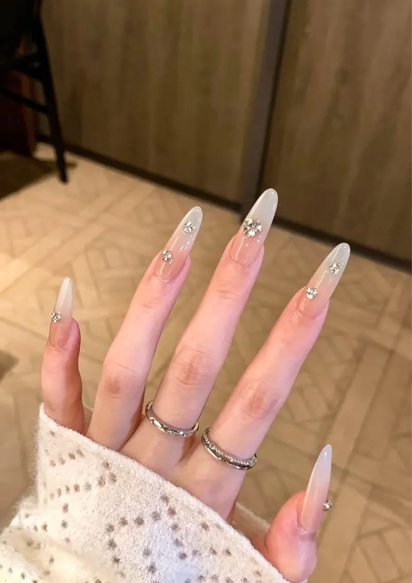 ネイル フレンチネイル キラキラネイル 韓国ネイル シンプルネイル ワンホンネイル ハンドネイル MEI Nailのネイルデザイン