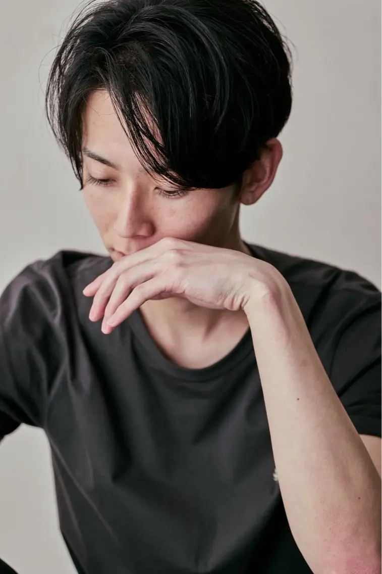 ショート メンズ センターパート ツーブロック 松村 崇弘のヘアスタイル