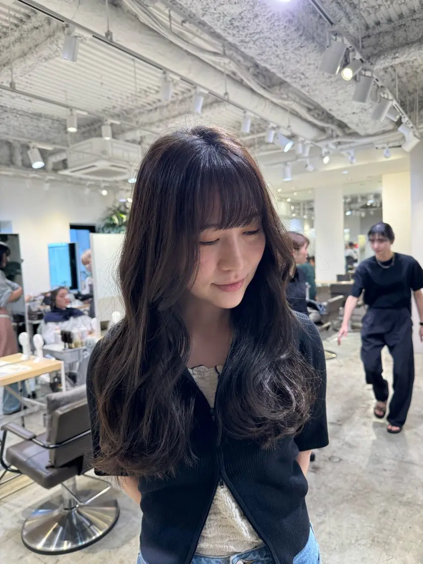 ロング レイヤーカット 梨澤 百音のヘアスタイル