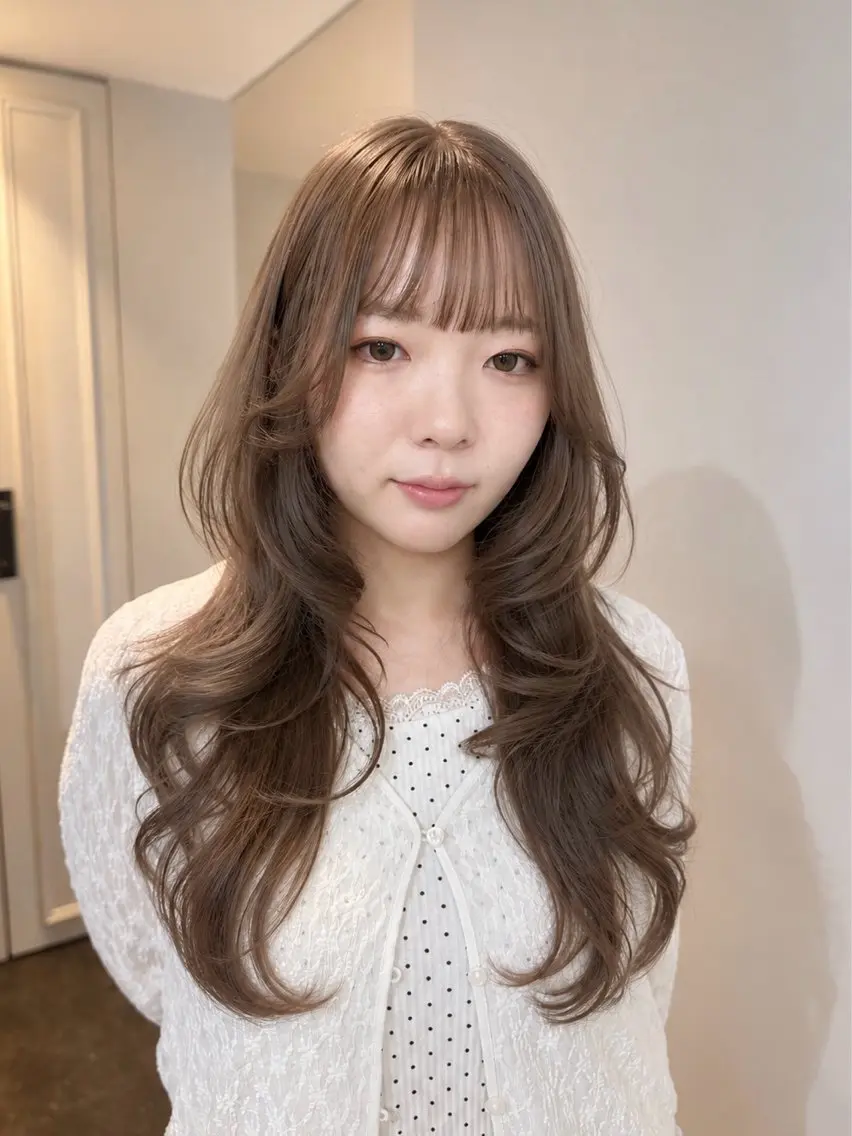 ロング カット ヘアカラー MOE レイヤー/新宿三丁目のヘアスタイル
