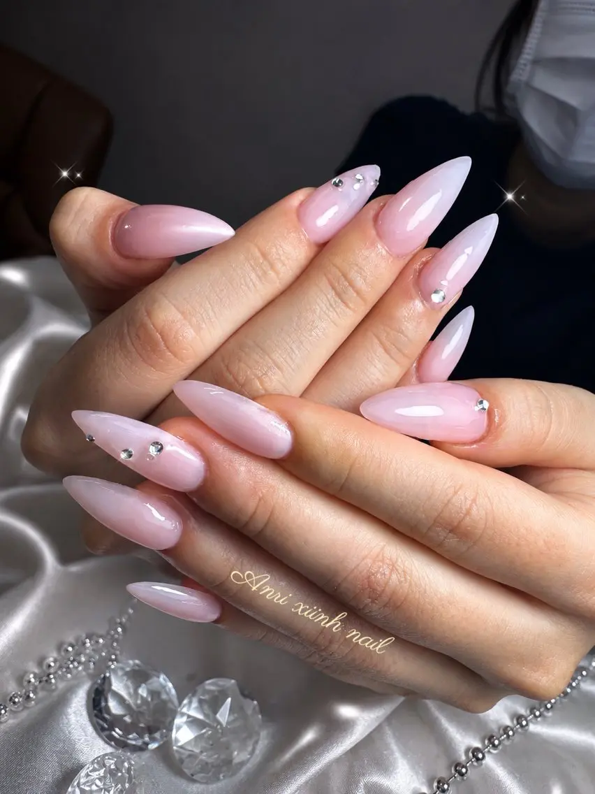 ネイル チークネイル 長さ出し フットネイル ジェルネイル 卒業式 𝓐𝓷𝓻𝓲 XiinhNailのネイルデザイン