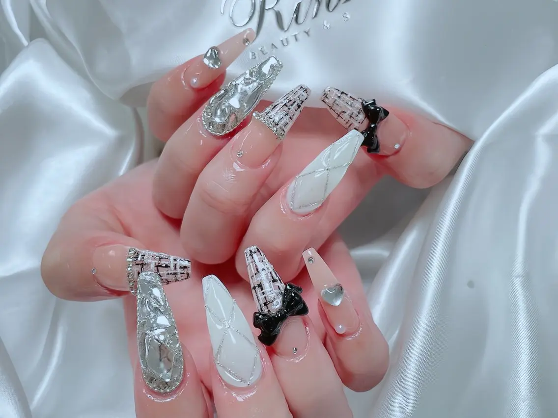 ネイル アニマル柄 ボルドー ブラウン チークネイル フレンチネイル Rin Nail 新大久保店のネイルデザイン