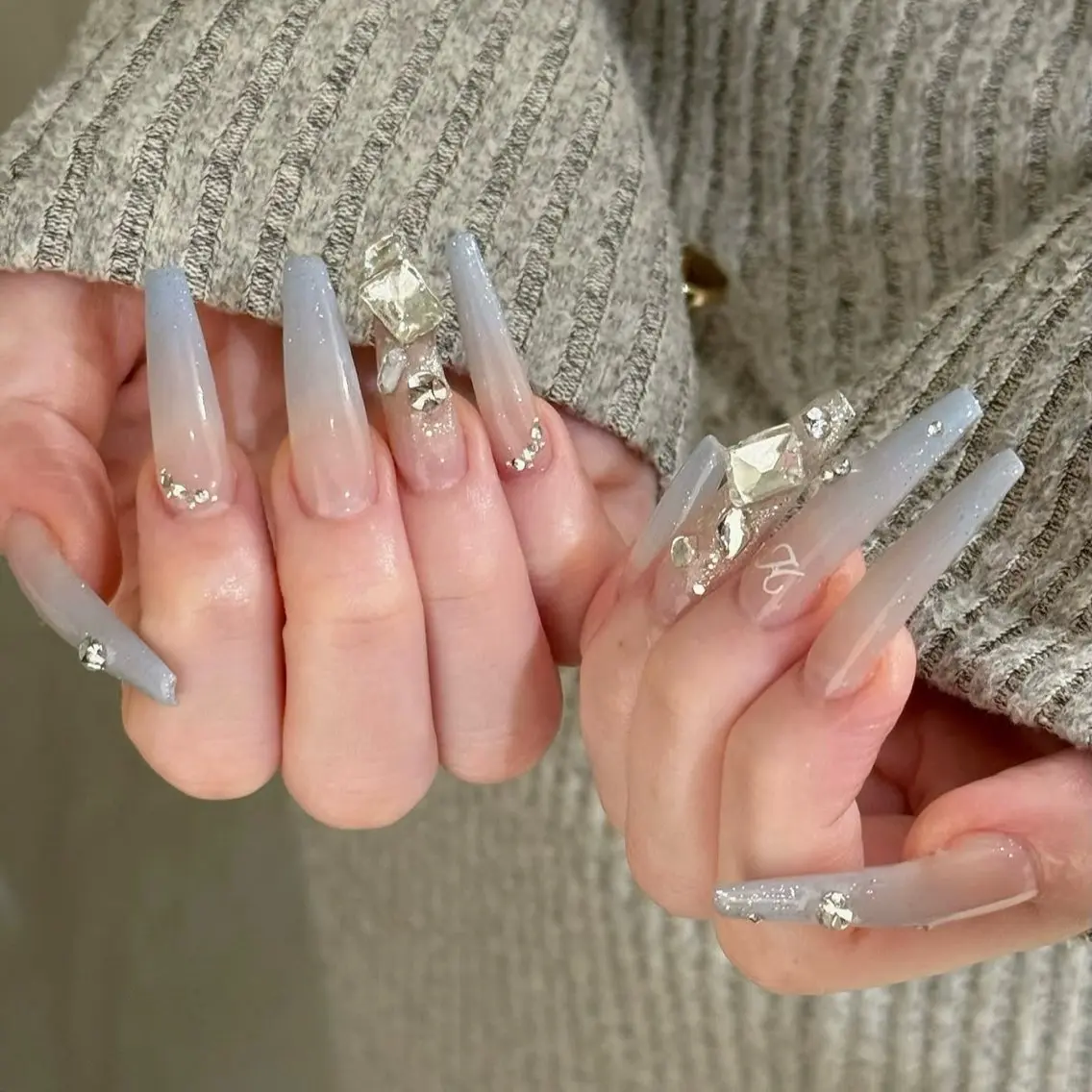 ネイル チークネイル ドット フットネイル フレンチネイル グラデーション ハンドネイル ハンドケア Nihonthy Nail 新宿のネイルデザイン