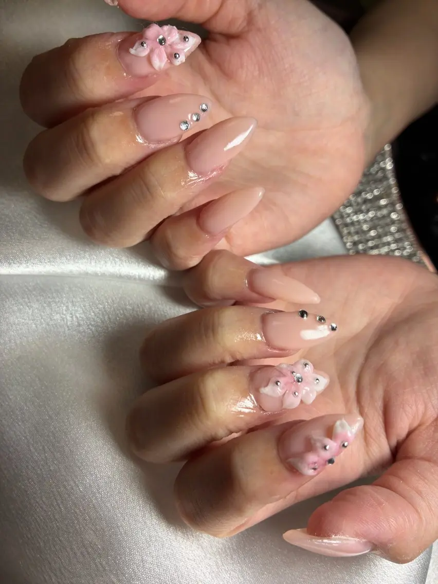 ミディアム ハンドネイル YOKOSUKA NAILS💅🩶のネイルデザイン