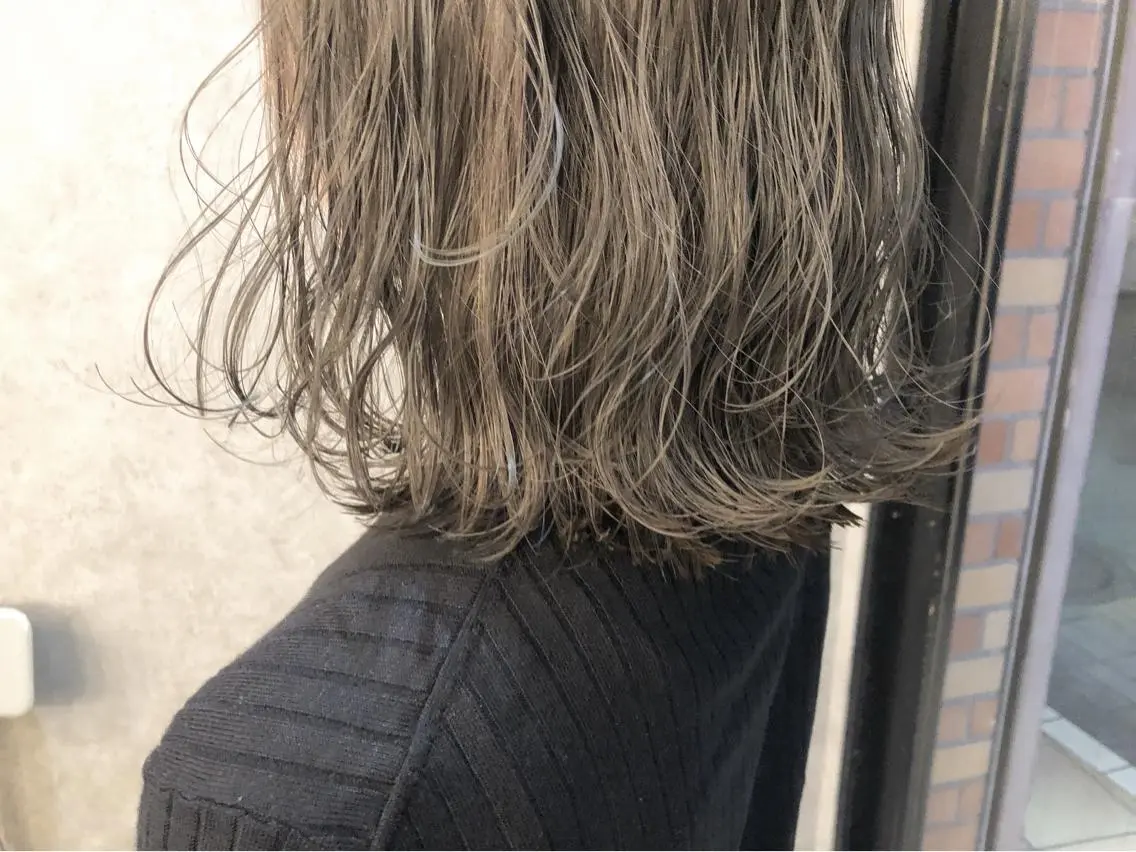 ショート パーマ 顔周りレイヤーカット ブリーチminamiのヘアスタイル