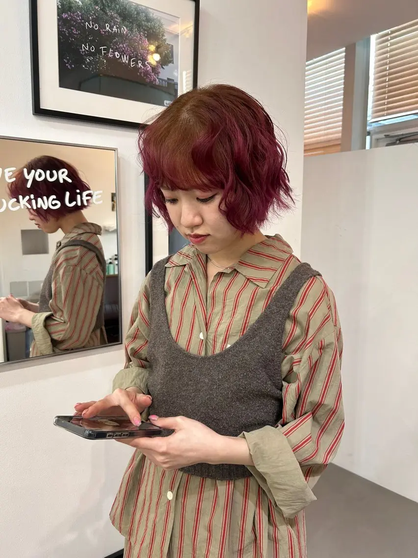 ショート カラー かがやしづ ⭐️ベージュのヘアスタイル