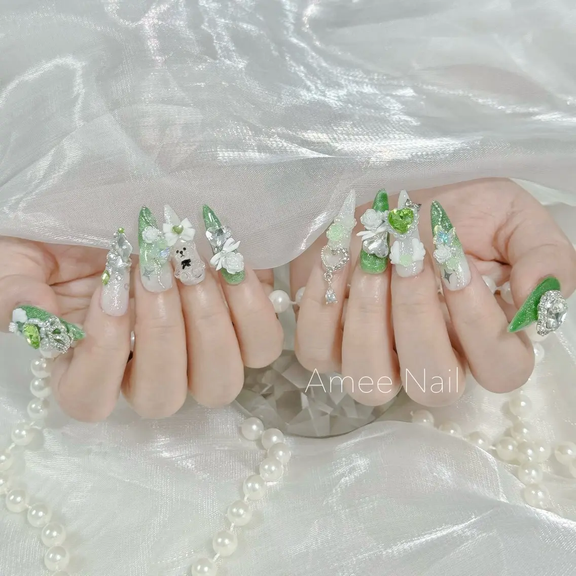ネイル オーロラネイル クリアネイル フラッシュネイル ジェルネイル グラデーション ハンドネイル Amee Nail Salonのネイルデザイン