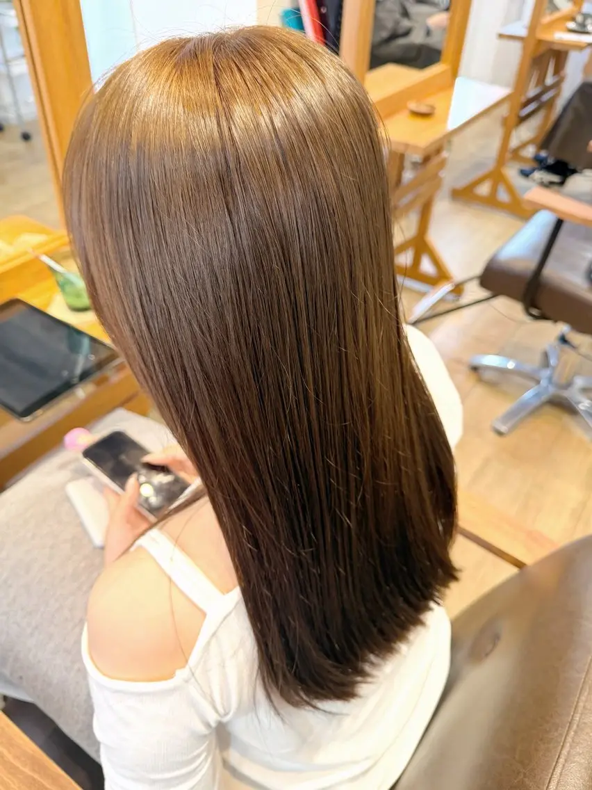 セミロング カラー ヘアカラー ヘッドスパ RENA｜透明感 ×ブリーチカラーのヘアスタイル