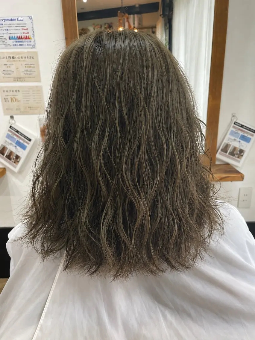 セミロング カラー ブリーチ ブラウンカラー 透明感カラー イルミナカラー ブリーチなしカラー ヘアカラー ヘッドスパ 吉田 凱翔のヘアスタイル