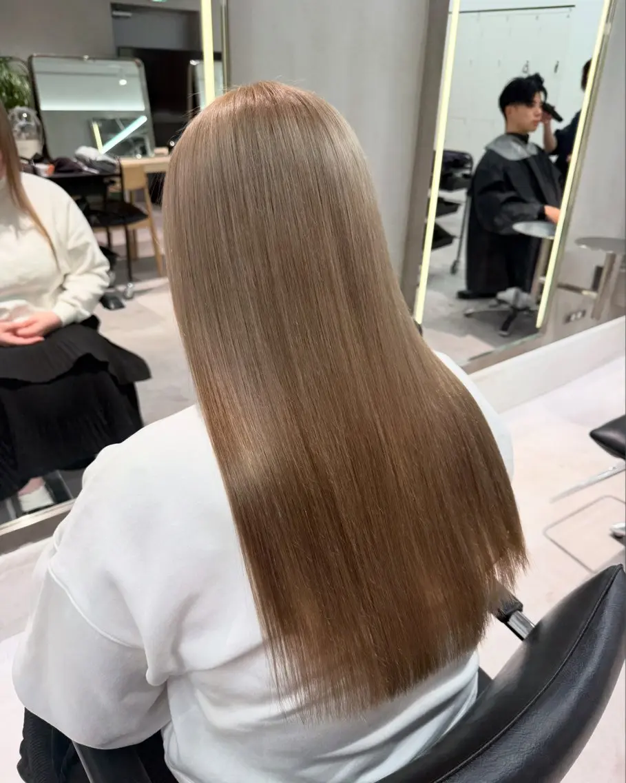 ロング カラー ベージュカラー ブリーチ ミルクティーベージュ カット ヘアカラー トリートメント 🤍haruna 🤍SUIのヘアスタイル