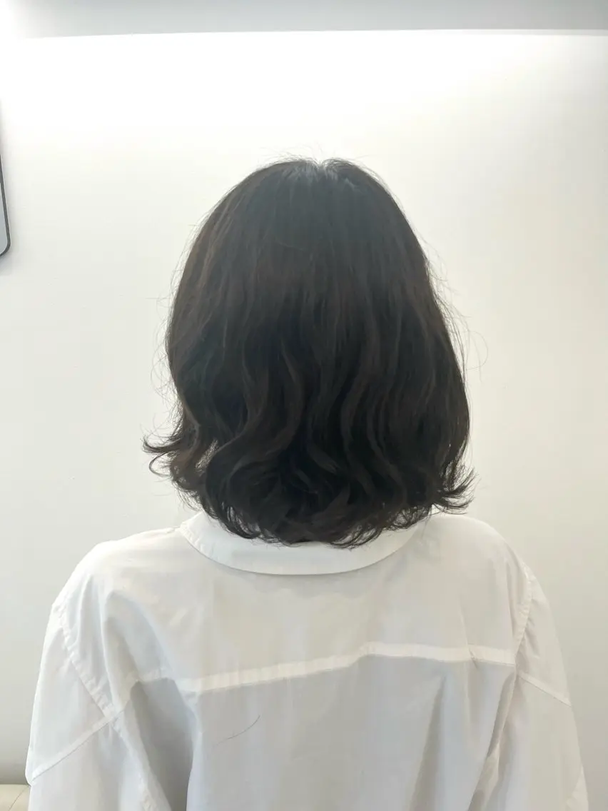 ミディアム カット パーマ トリートメント コテ巻き風パーマ 藤澤　知彌のヘアスタイル