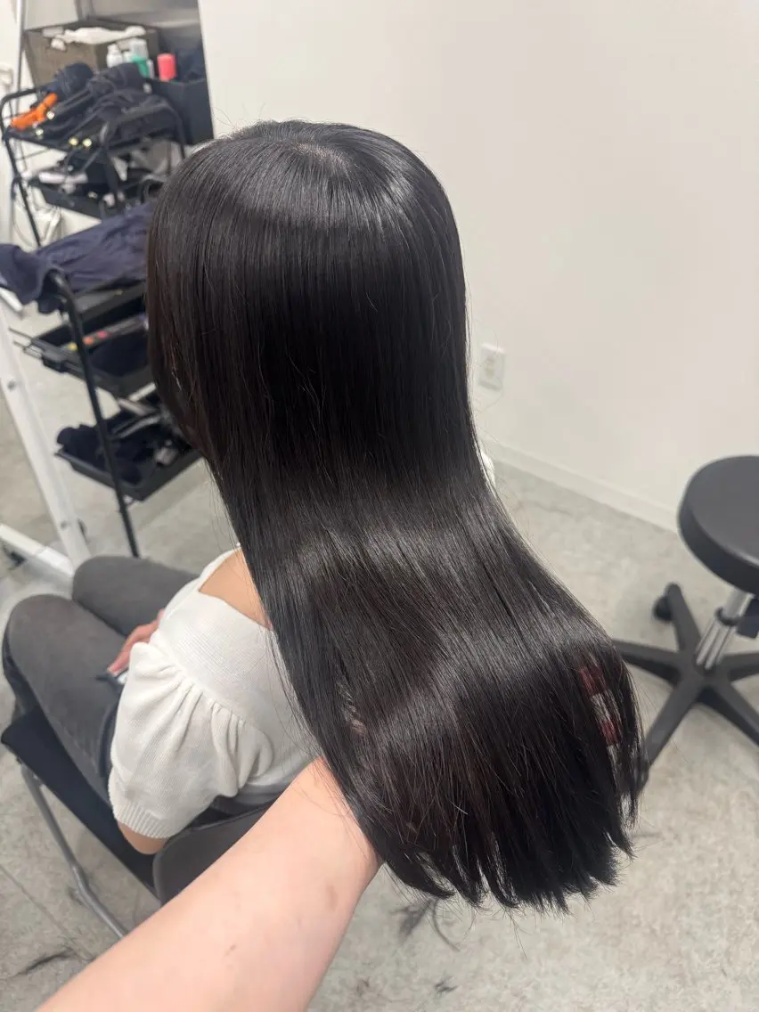 カラー niina🖤 透明感×レイヤーのヘアスタイル