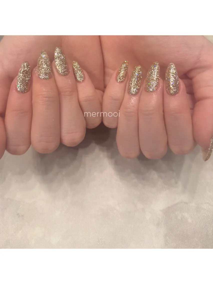 ネイル ゴールド キラキラネイル 韓国ネイル ラメ(グリッター) ロングネイル mermooi nailのネイルデザイン