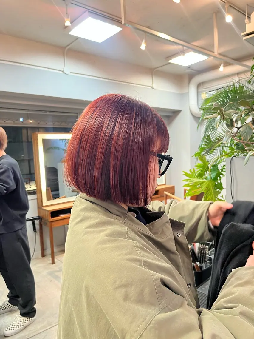 ショート カラー ボブ 井手 咲乃のヘアスタイル