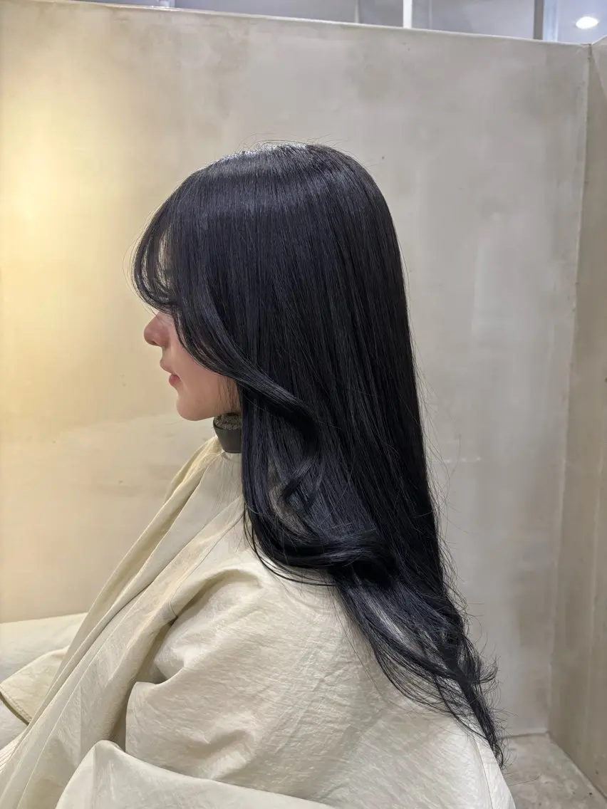 ロング カラー 黒髪 ブルーカラー ブルーブラック ヘアカラー 中園康 /カラー/ブリーチのヘアスタイル