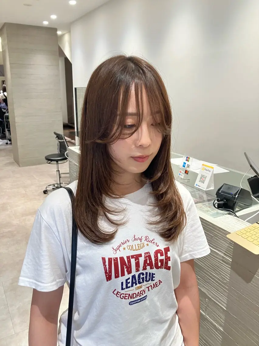 ロング 顔まわりレイヤー 韓国風ヘア レイヤーカット サイドバング サキ🤍ハイトーン 🪩レイヤーカットのヘアスタイル