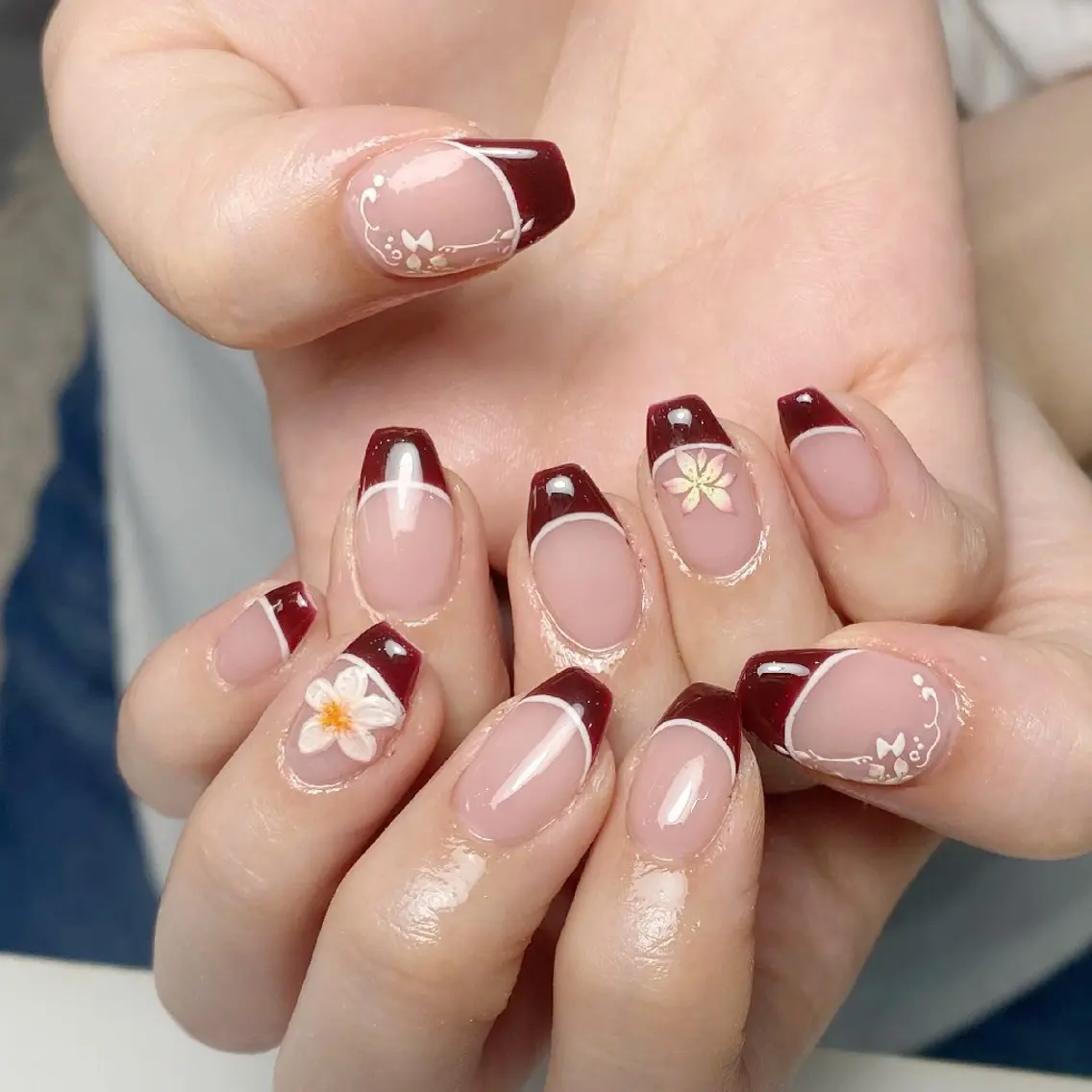 ネイル チークネイル フレンチネイル ジェルネイル ガーリー キラキラネイル ハンドネイル UM Nail Salonのネイルデザイン