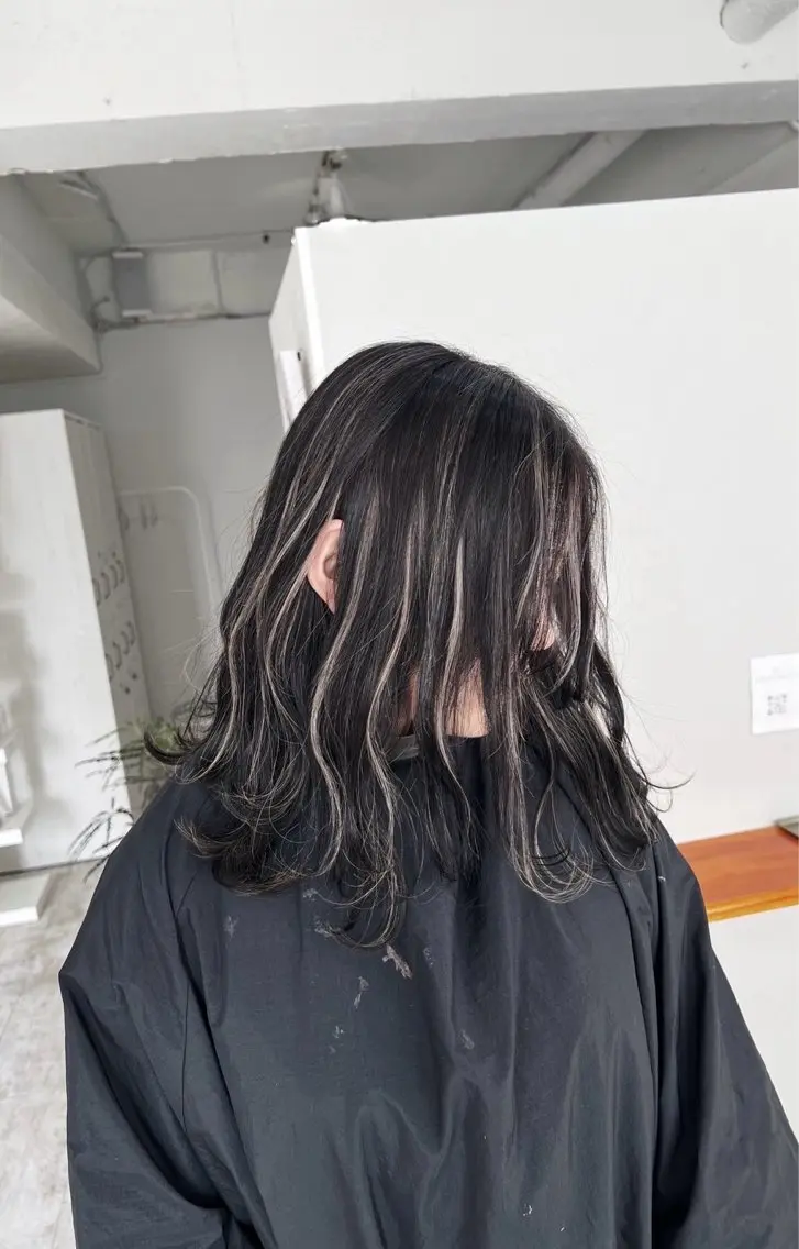 ミディアム カラー ダークグレー ダークグレージュ グレージュ ハイライトカラー ハイライト 指名数No.1 /NAOYAのヘアスタイル