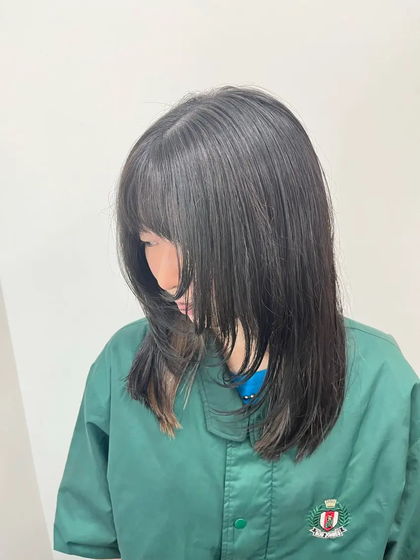 セミロング 顔まわりレイヤー 顔周りカット レイヤーカット 下野 悠也のヘアスタイル