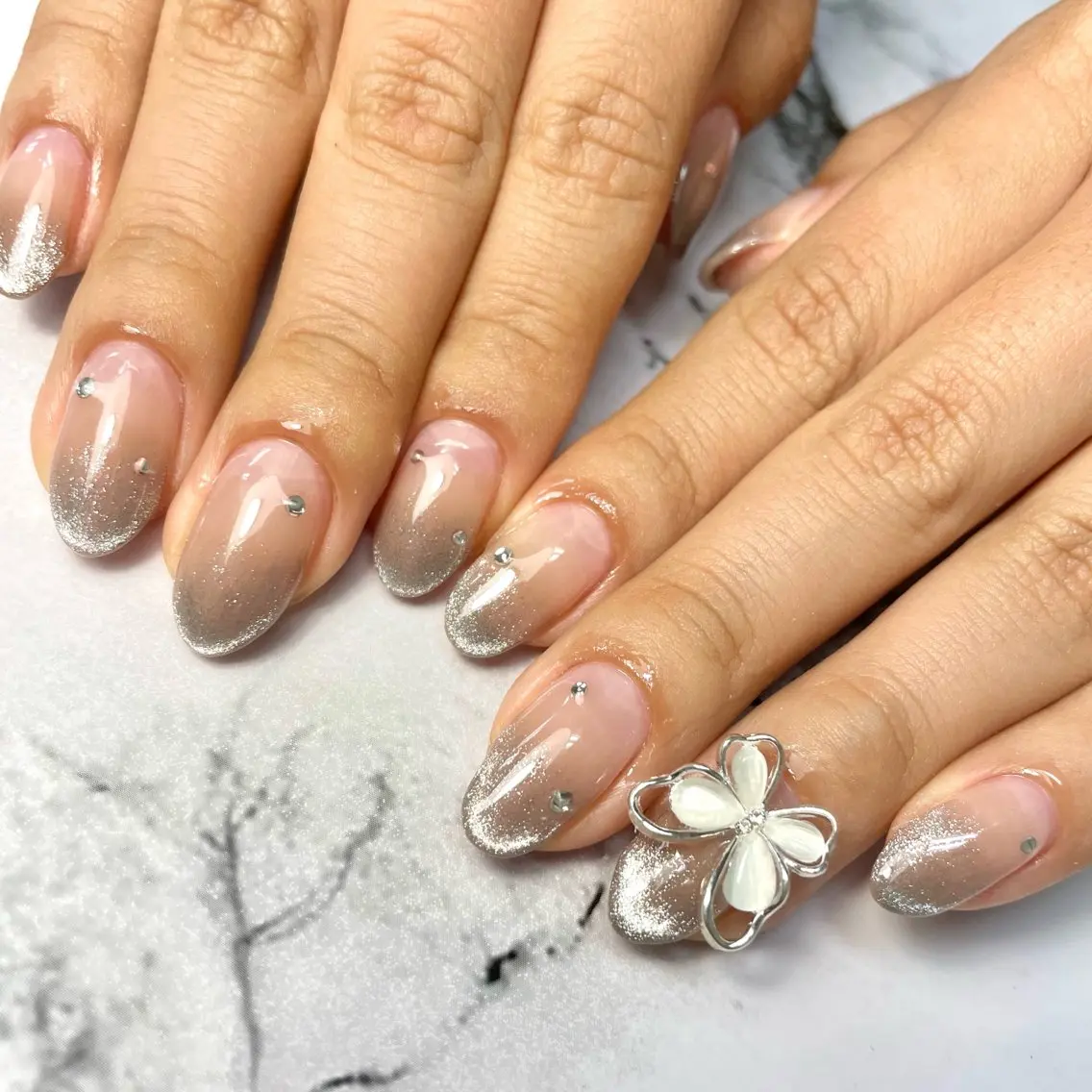 ネイル フレンチネイル マグネットネイル マグネットフレンチ Oracion Nailのネイルデザイン
